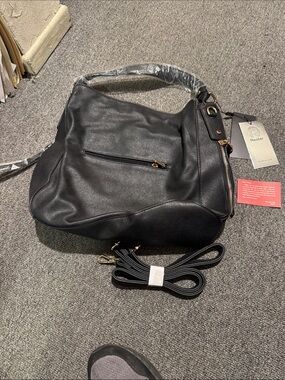 Realer Black Pebbled Hobo Handbag with Gold Hardware